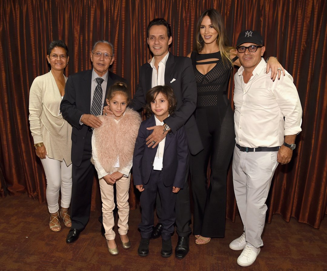 Yolanda, Felipe, and Emme Muniz, Marc Anthony, Max Muniz, Shannon De Lima, and Bigram Zayas pose backstage at Radio City Music Hall on August 27, 2016 | Source: Getty Images