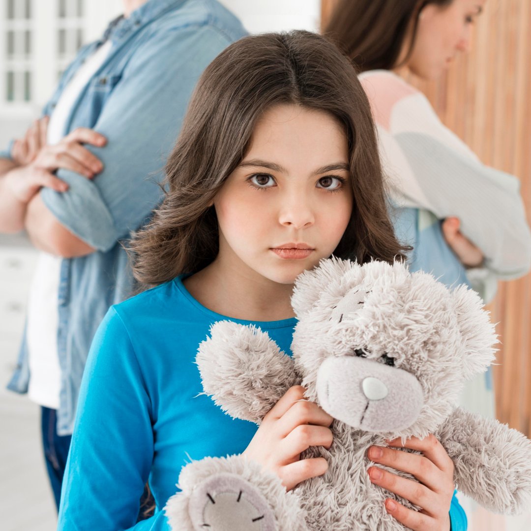 A young girl holding a teddy bear | Source: Freepik