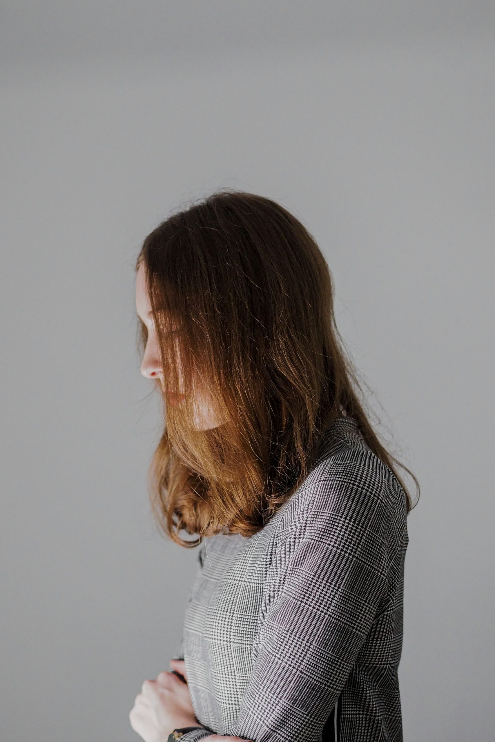 A thoughtful woman | Source: Unsplash