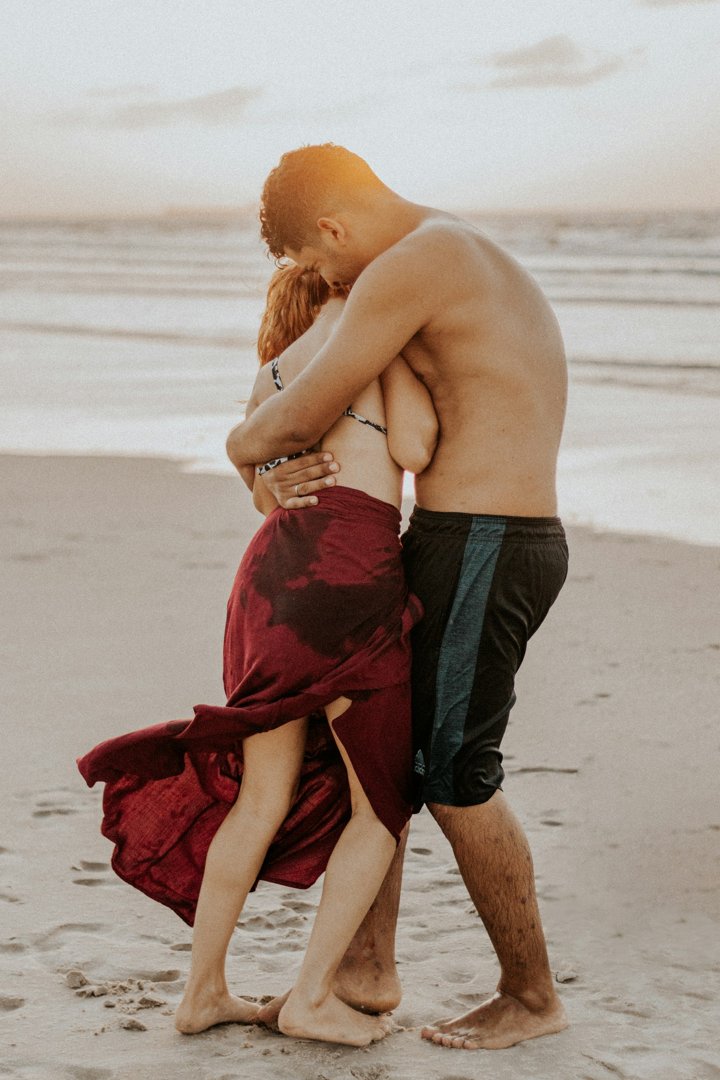A romantic couple at the beach | Source: Unsplash