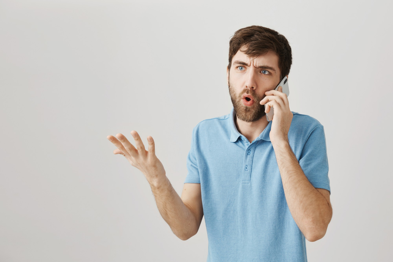 An anxious man talking on the phone | Source: Freepik