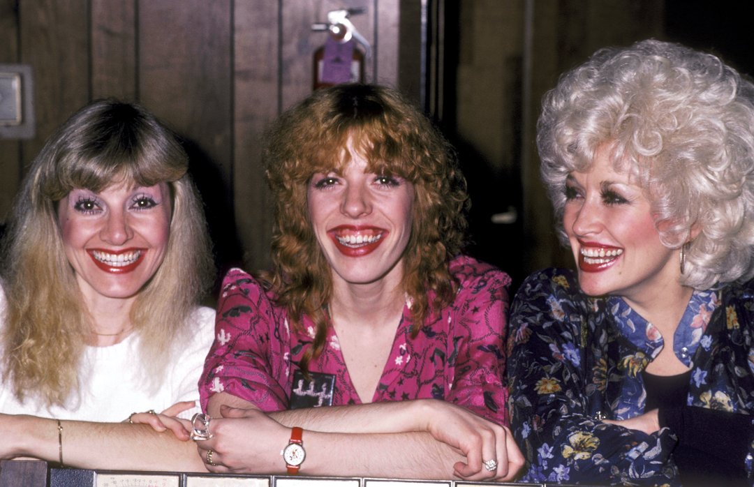 Stella, Freida, and Dolly Parton at Bearsville Studios in North Hollywood, California, on January 15, 1981 | Source: Getty Images