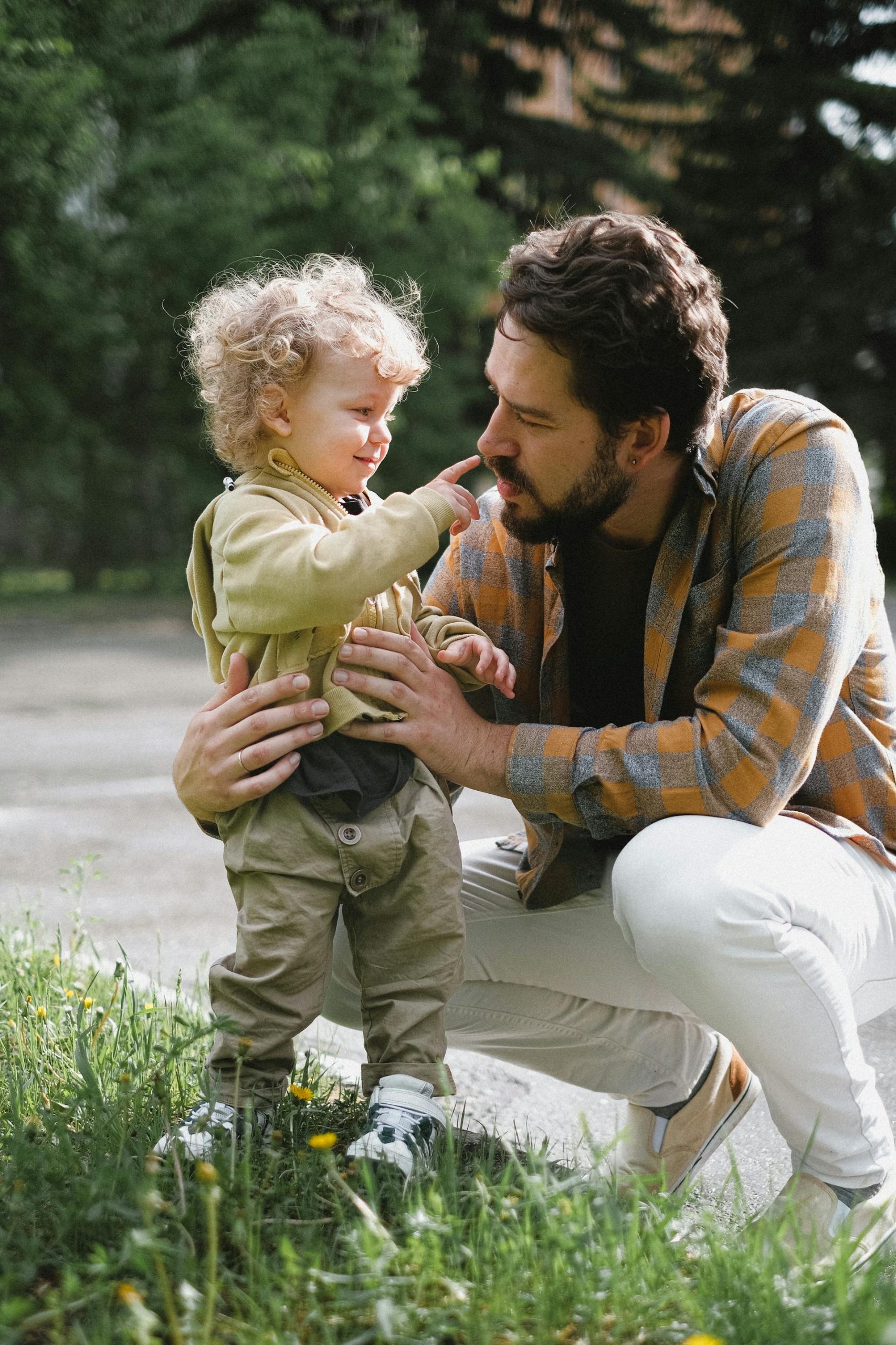 A father and son sharing a sweet moment outside | Source: Pexels