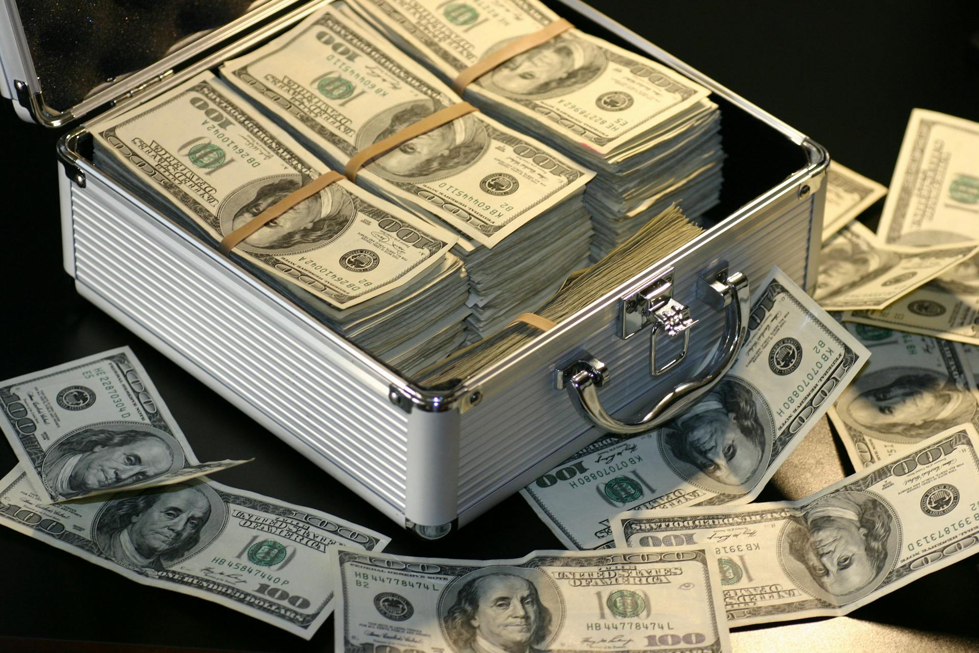 Hundred-dollar bills lying in a gray metal case | Source: Pexels