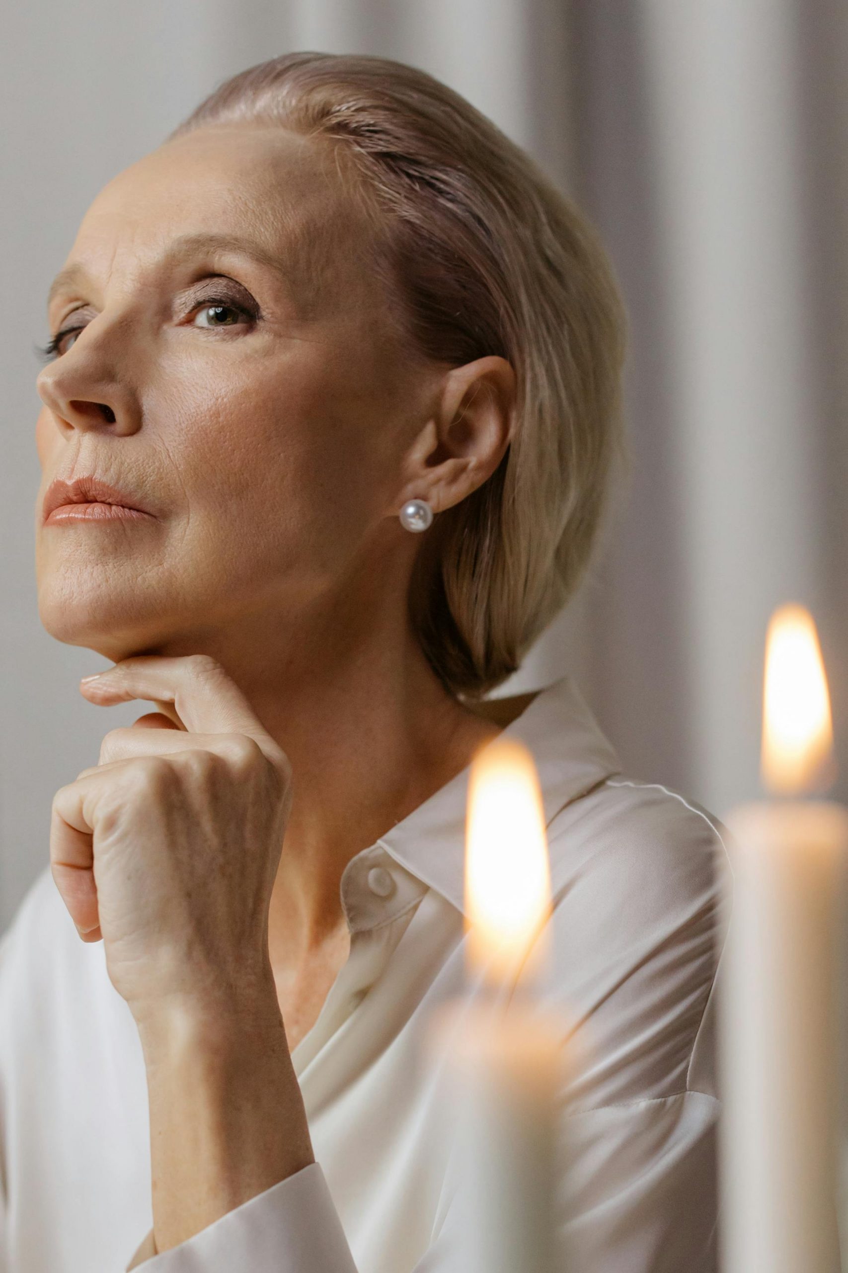 An elderly woman looking displeased | Source: Pexels
