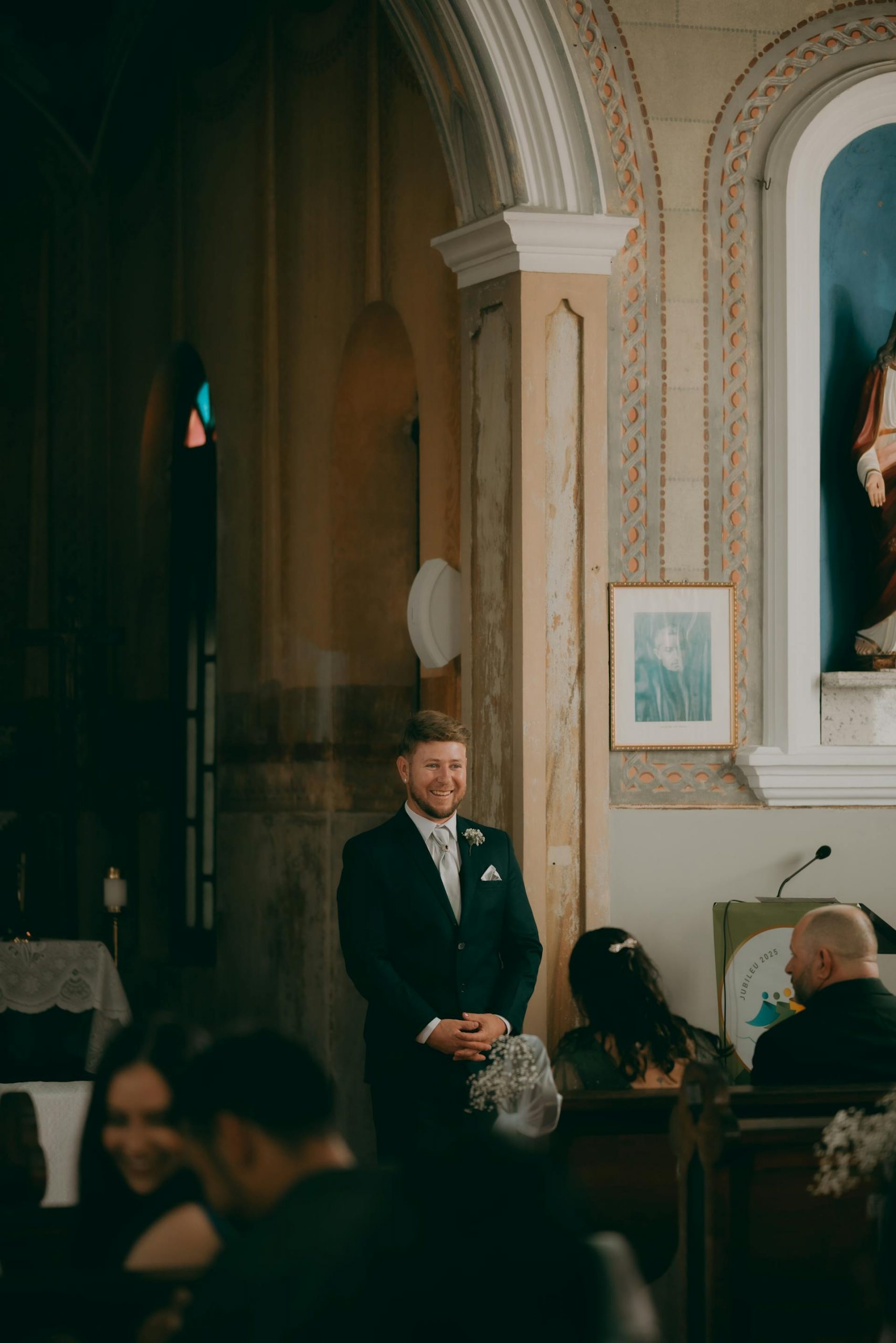 A groom awaiting bride at the altar | Source: Pexels