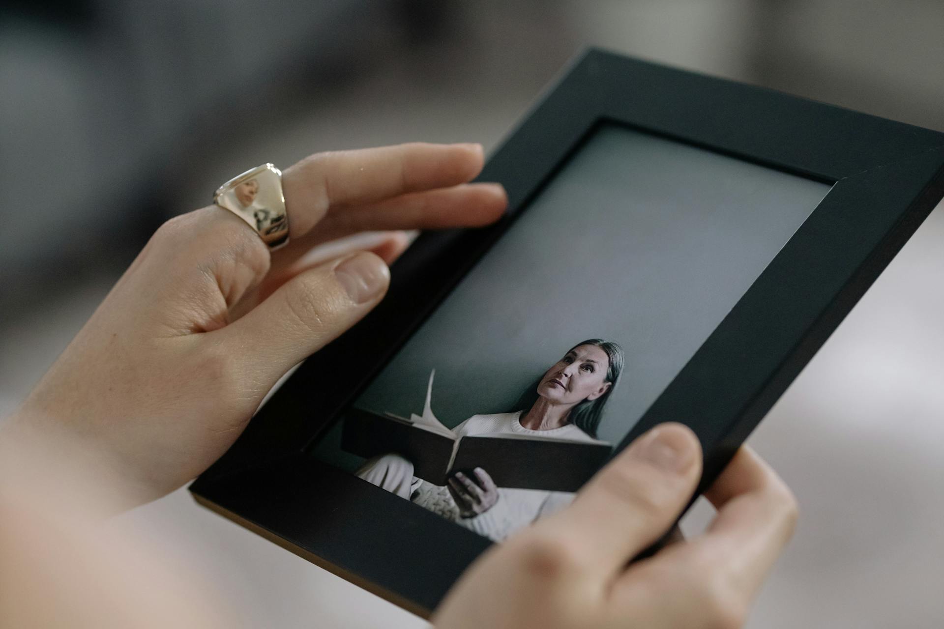 A person holding a black picture frame | Source: Pexels