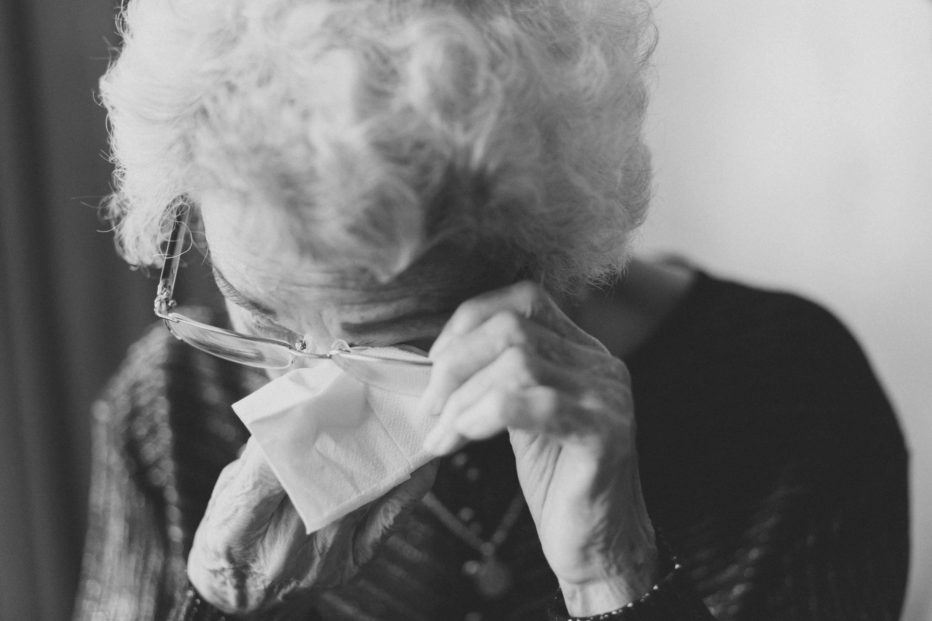 A grieving elderly woman | Source: Unsplash