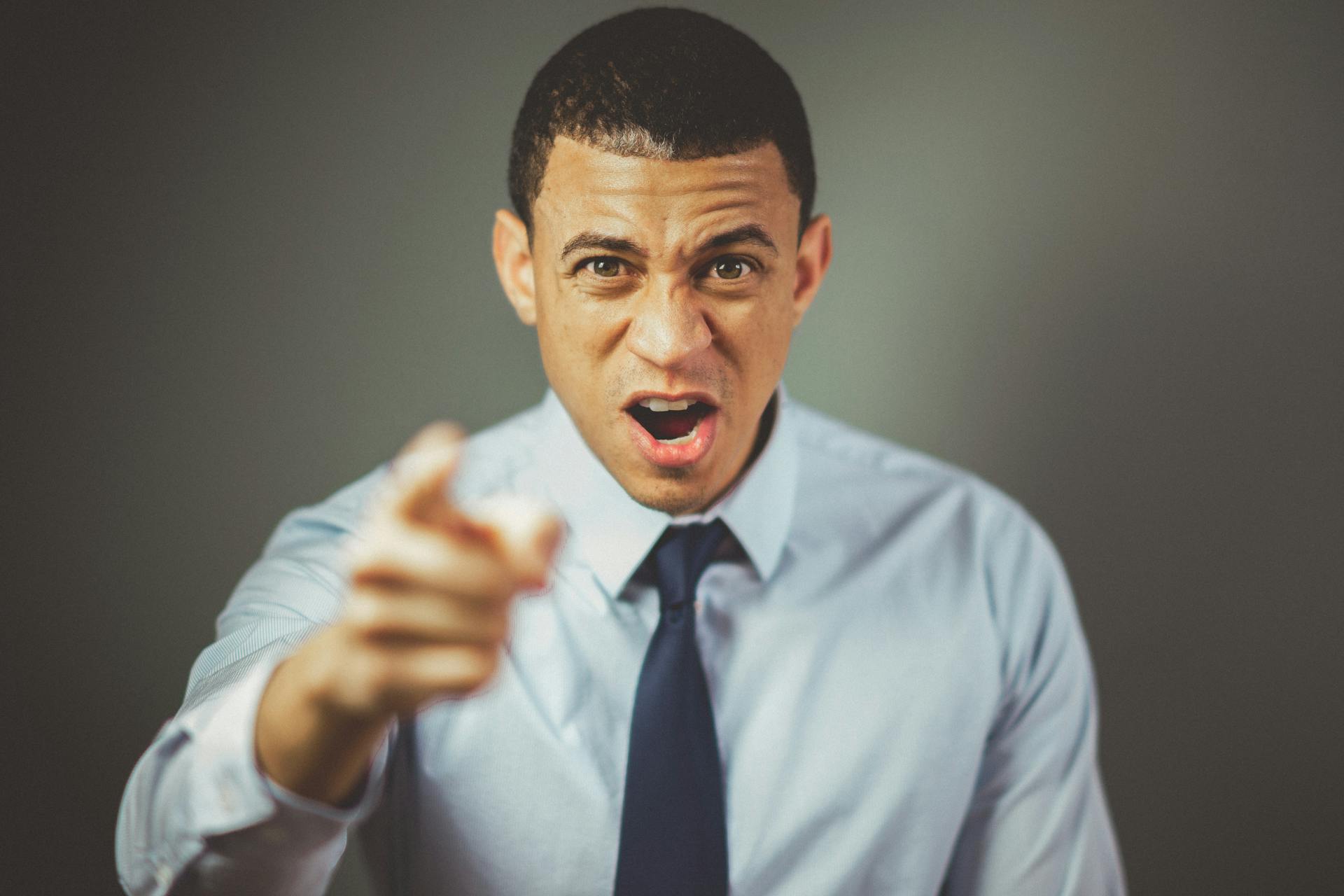 An angry man yelling | Source: Pexels
