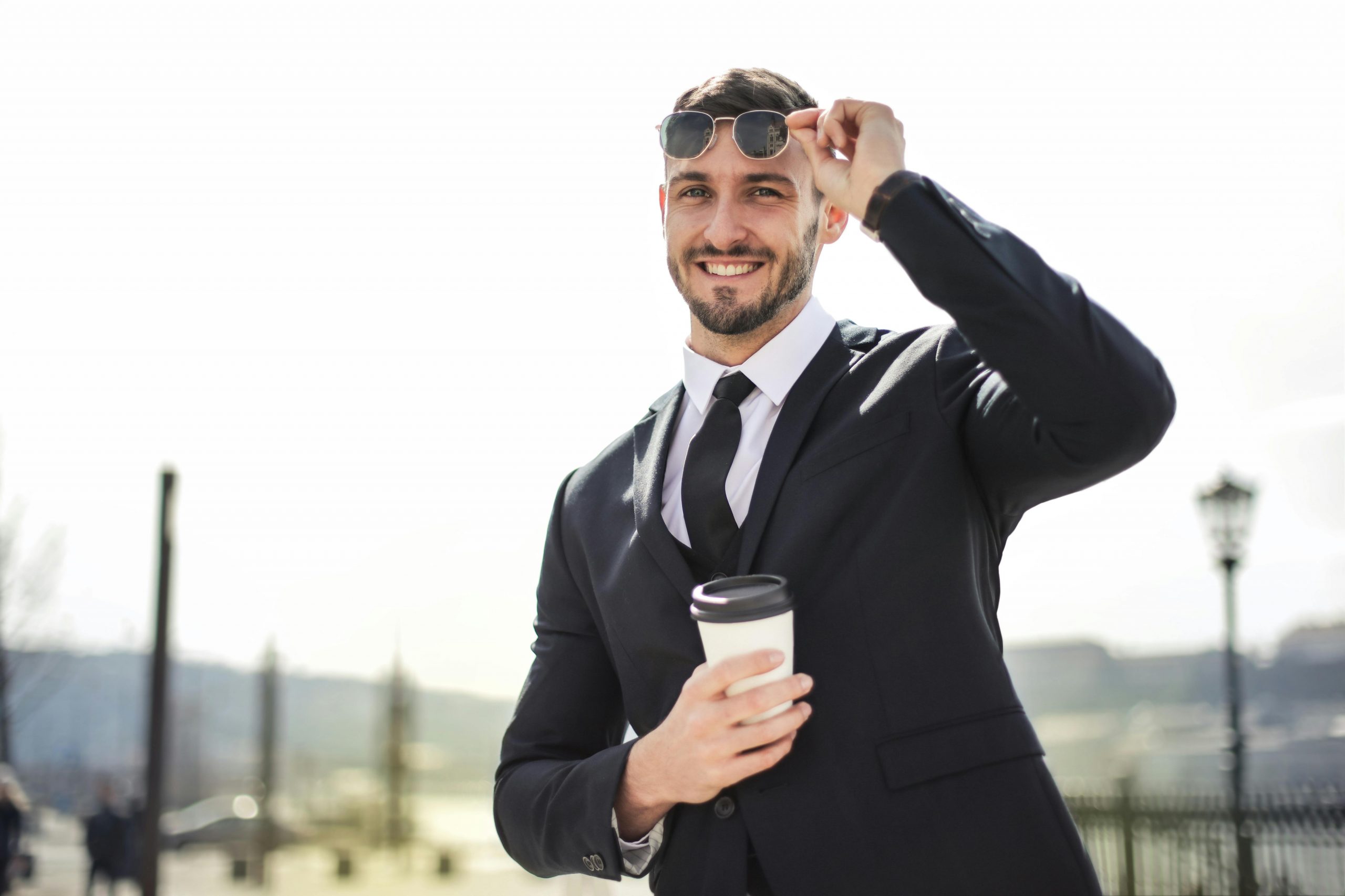 A happy man in a suit | Source: Pexels