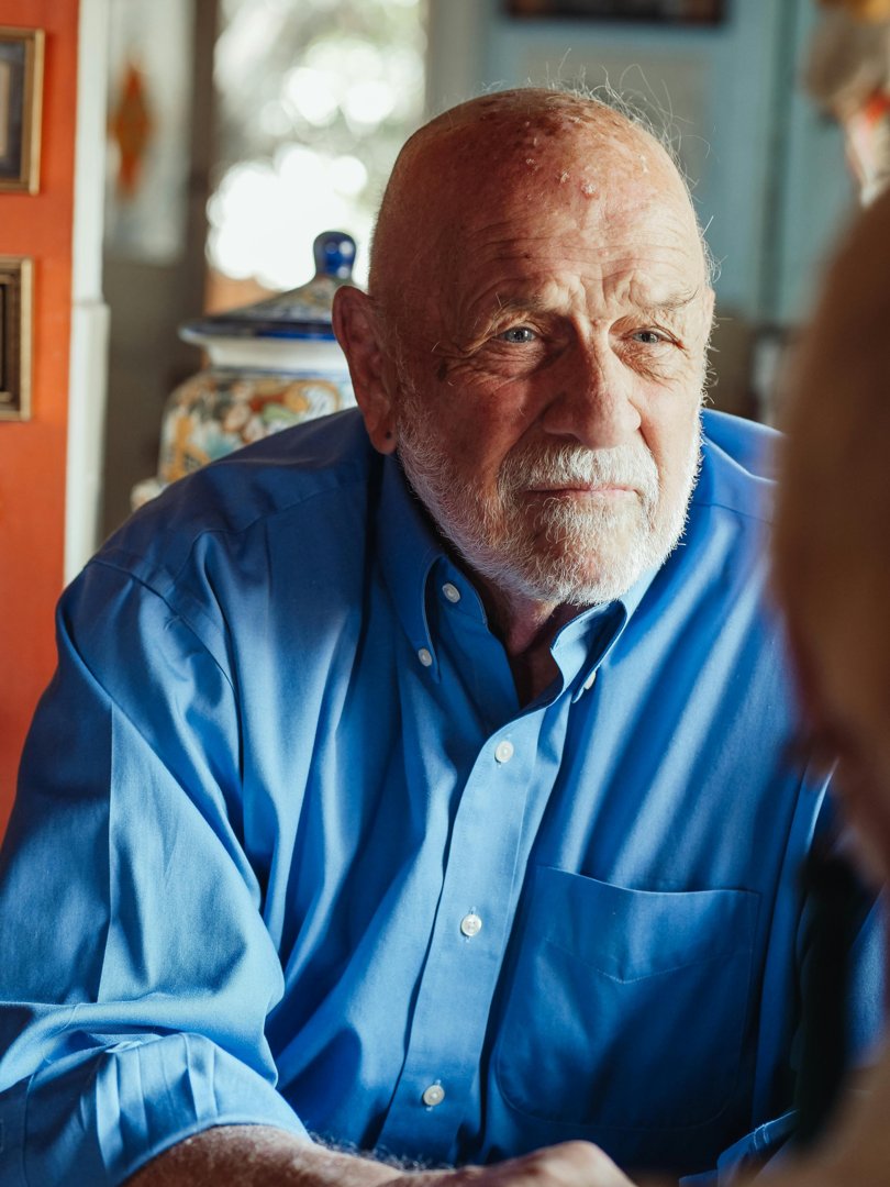 A man talking to someone | Source: Pexels