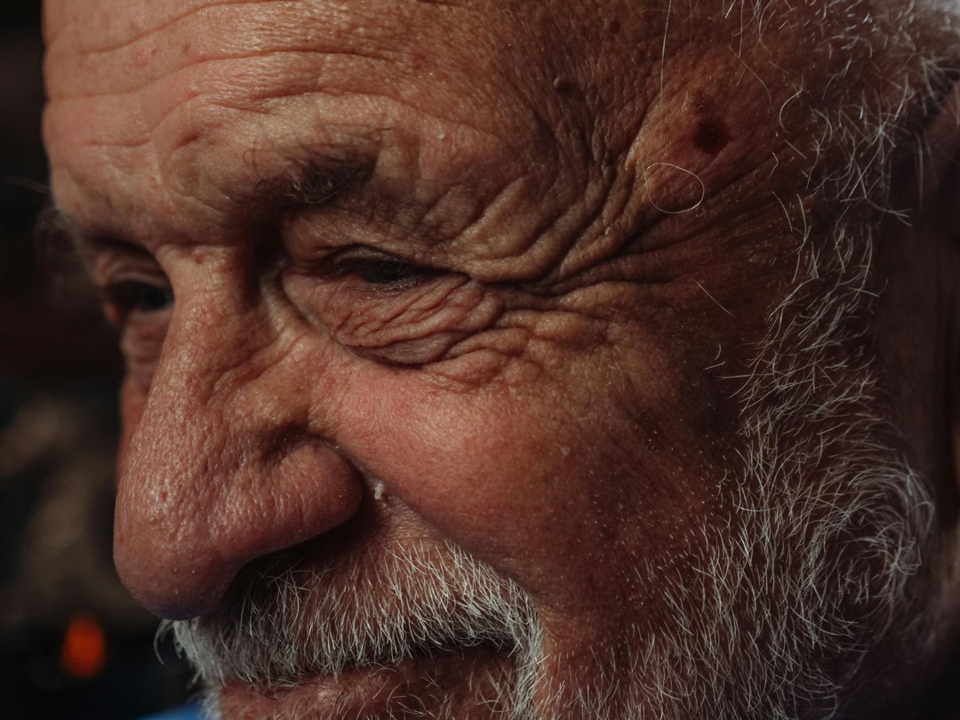 A close-up of a happy man | Source: Pexels
