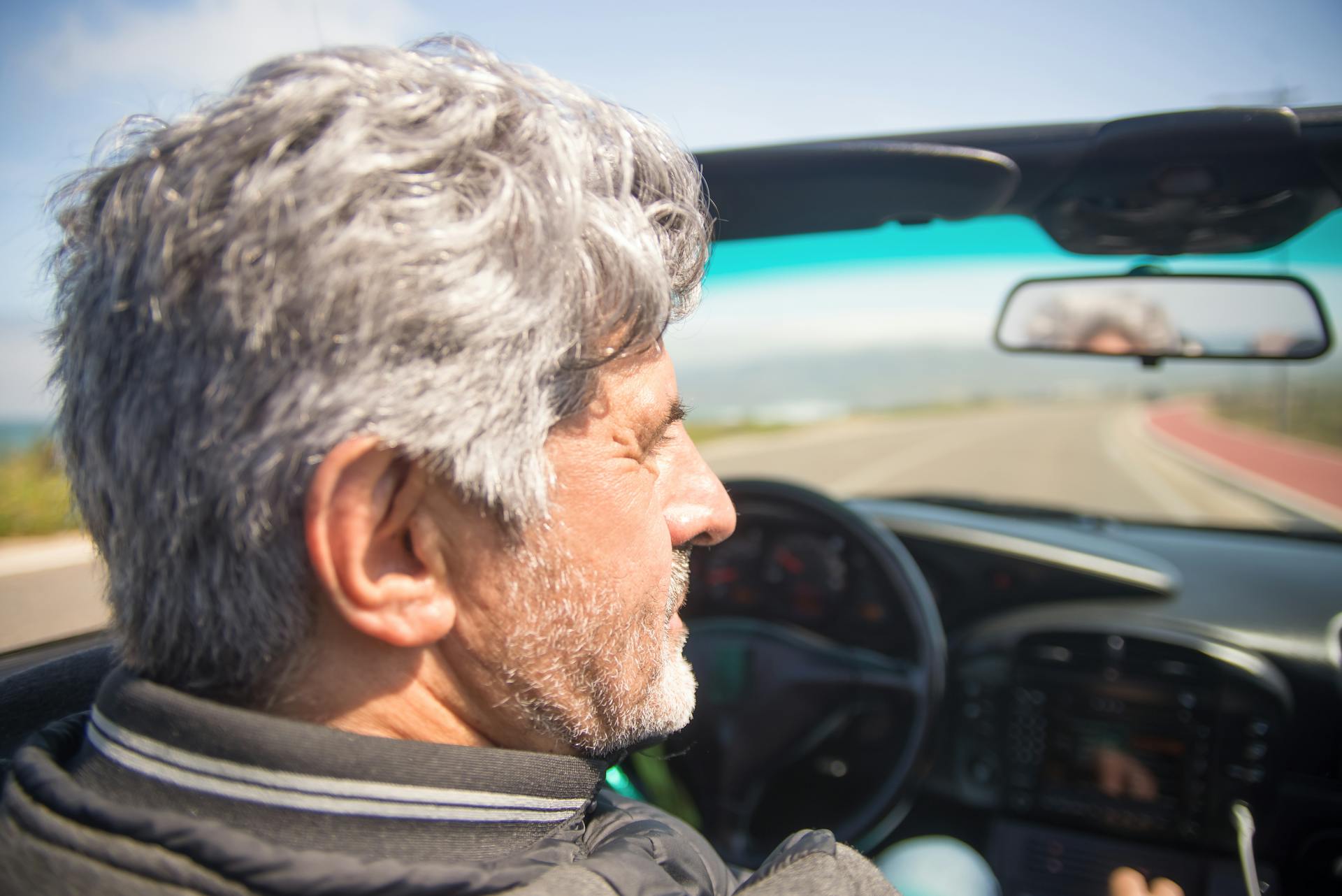 A man sitting in a car | Source: Pexels