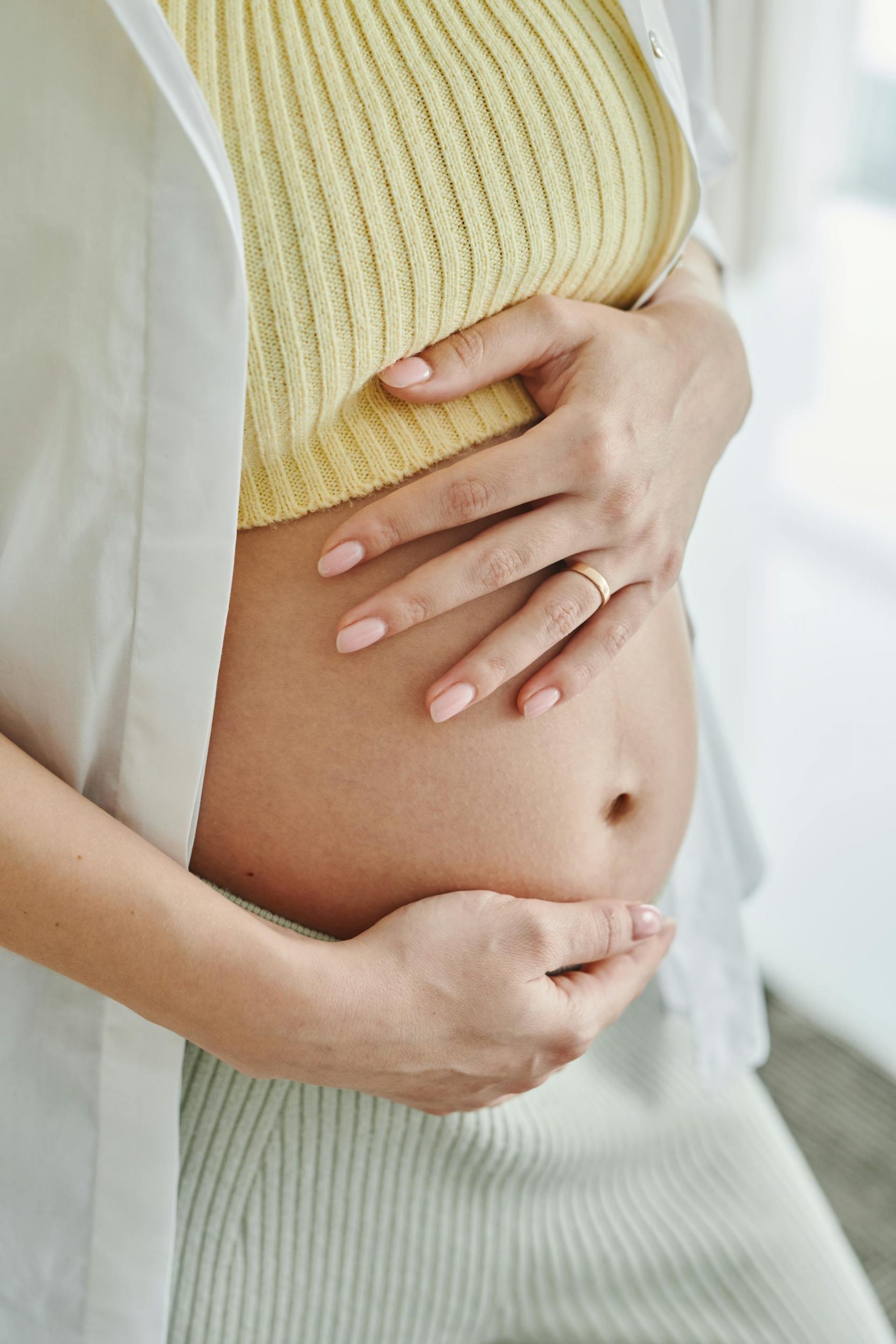 A pregnant woman holding her baby bump | Source: Pexels