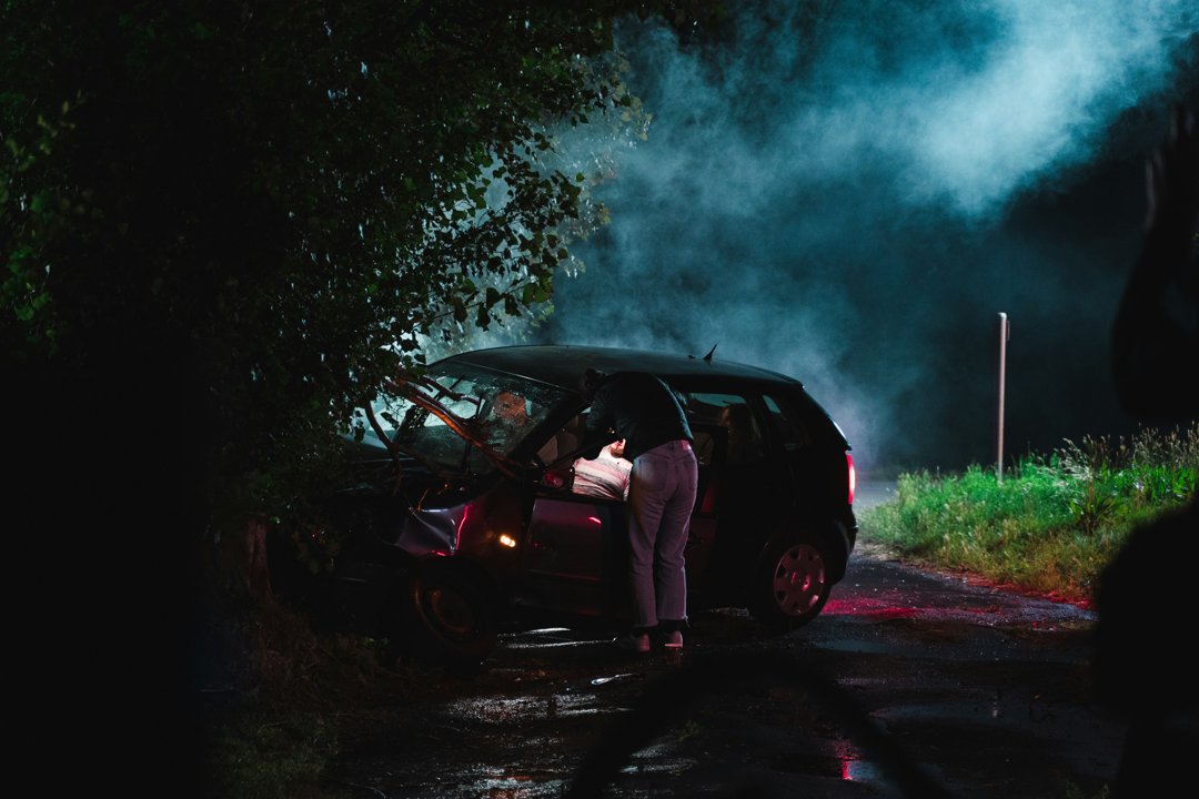 A person standing at a car crash scene | Source: Unsplash