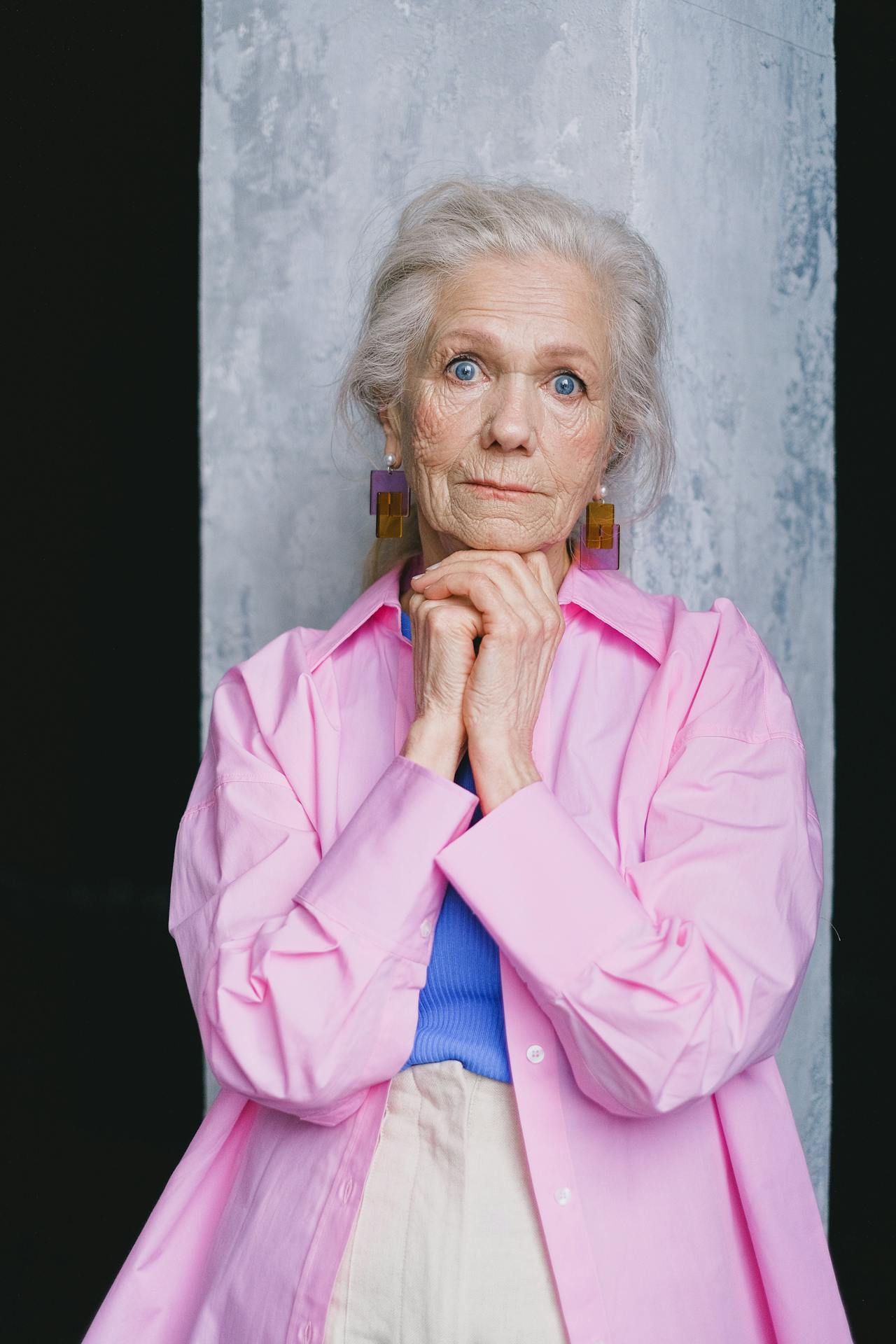 An anxious elderly woman | Source: Pexels