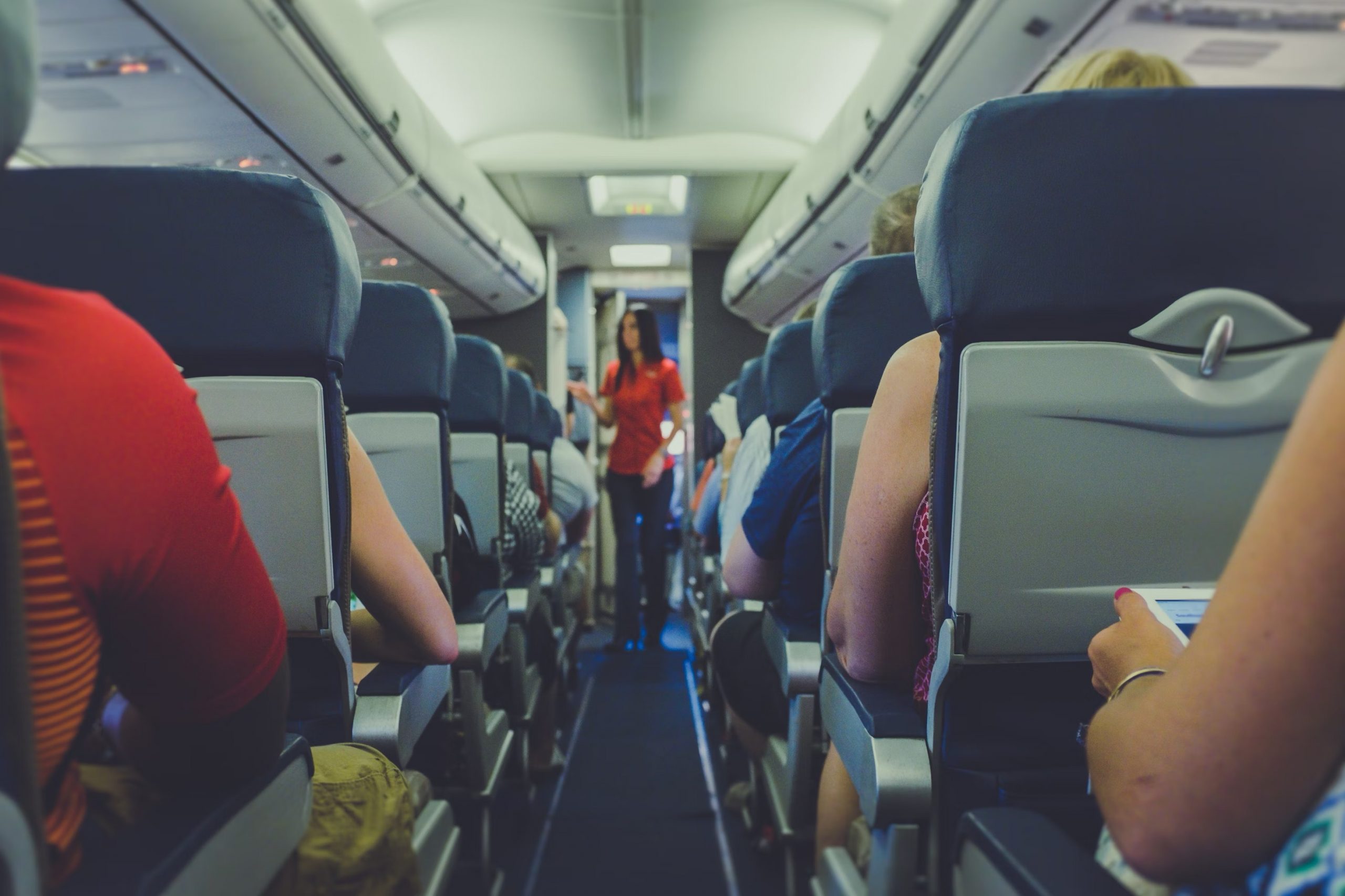 A flight attendant in the isle | Source: Unsplash