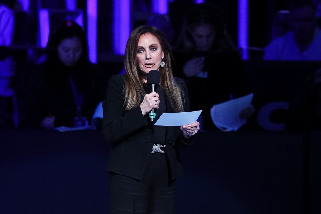 Peggy Fleming speaking during the