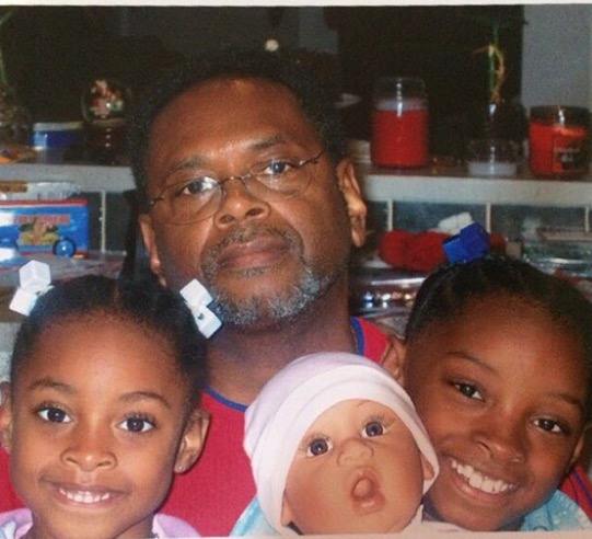 Simone Biles poses with her father and sister, from a post dated June 20, 2016 | Source: Facebook/simonebiles