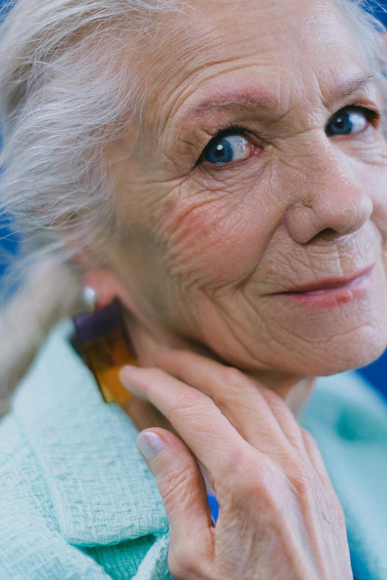 A smiling elderly woman | Source: Pexels