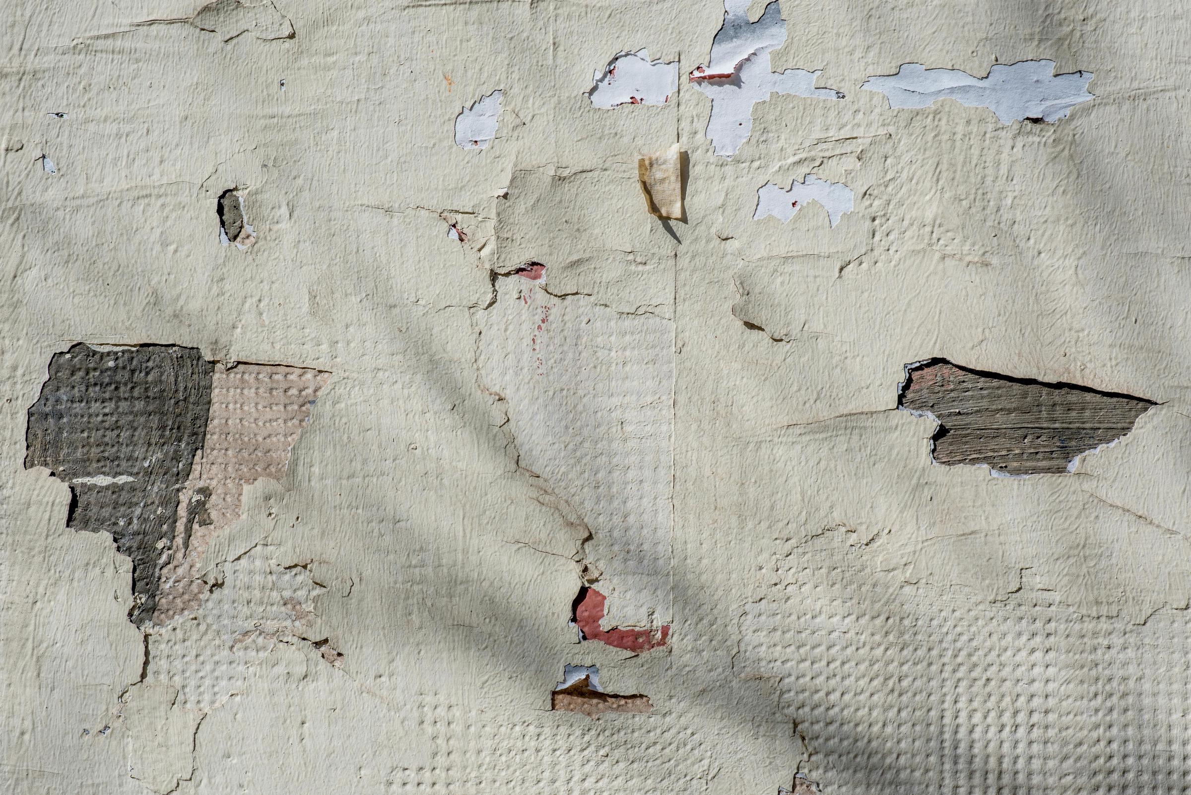 A peeling wall | Source: Pexels