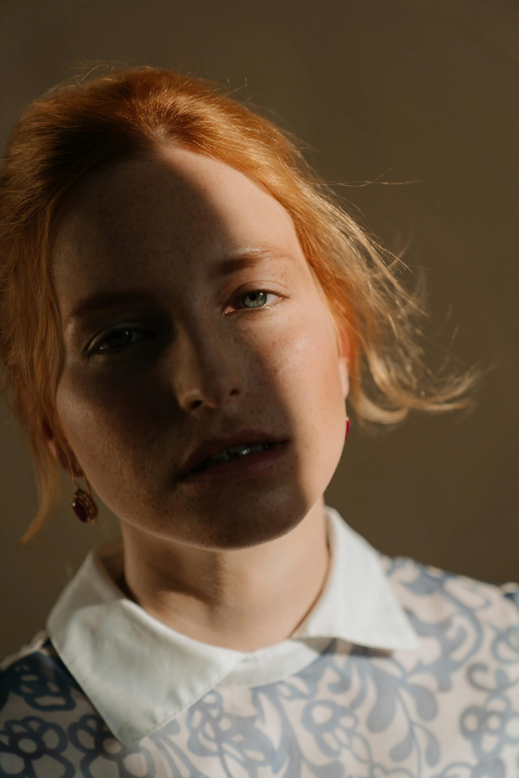 A woman wearing a collared shirt | Source: Pexels
