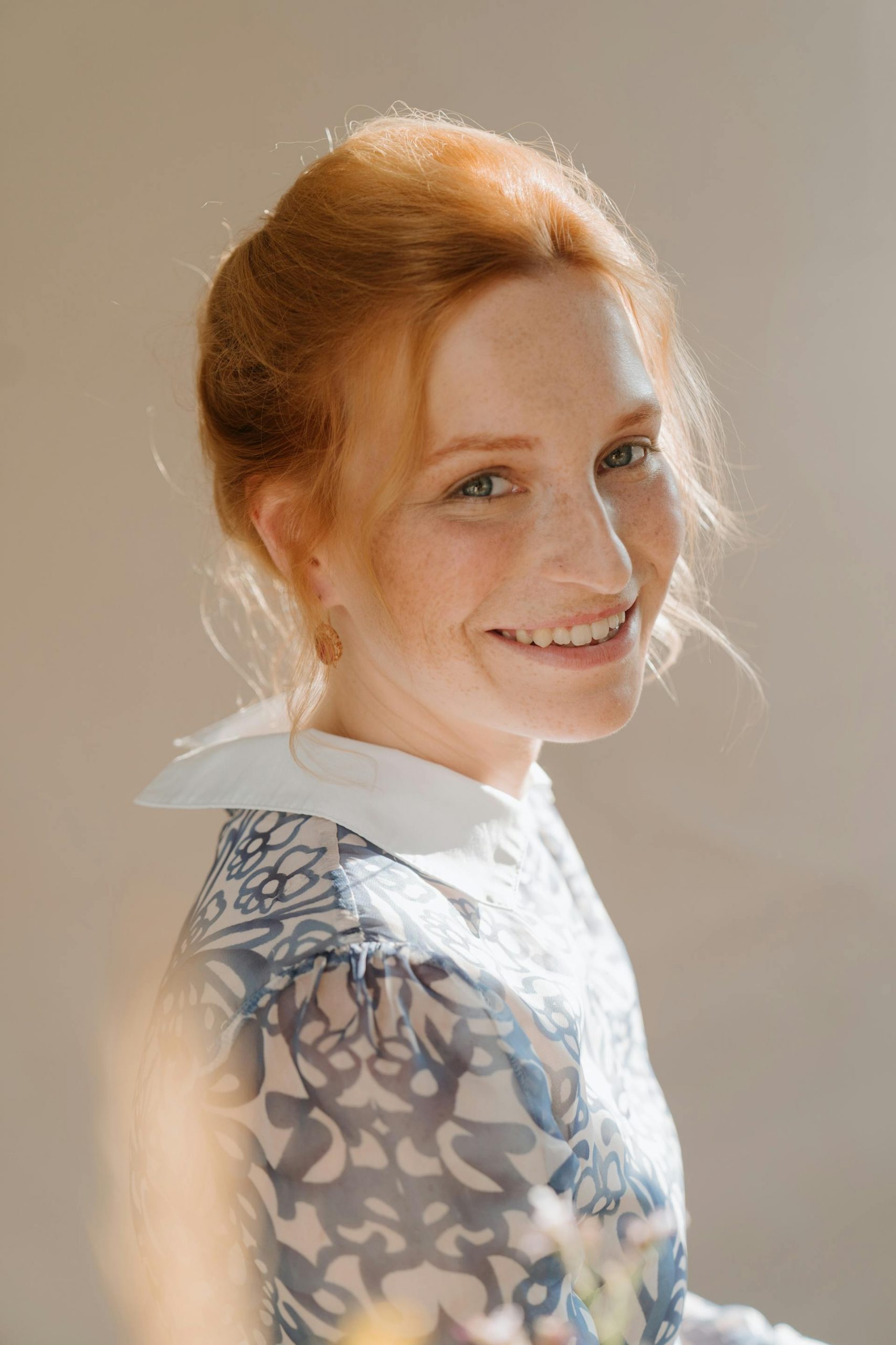 A woman smiling | Source: Pexels