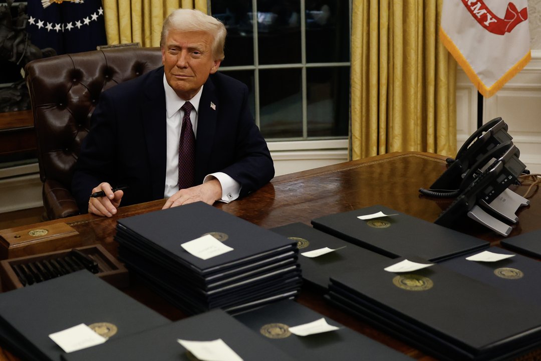 President Donald Trump signs executive orders in the Oval Office in Washington, D.C., on January 20, 2025 | Source: Getty Images