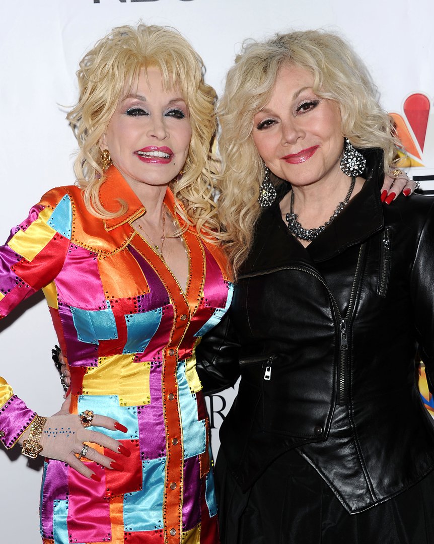 Dolly and Stella Parton at the premiere of 