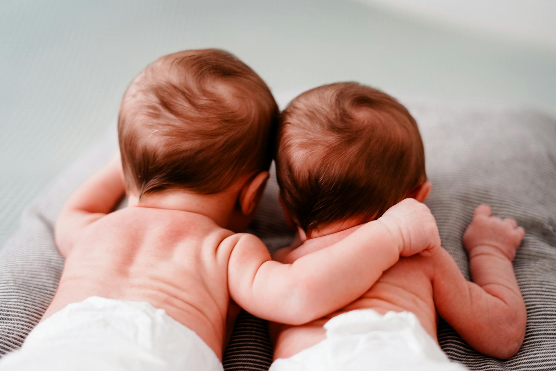 Twins lying close to each other | Source: Pexels