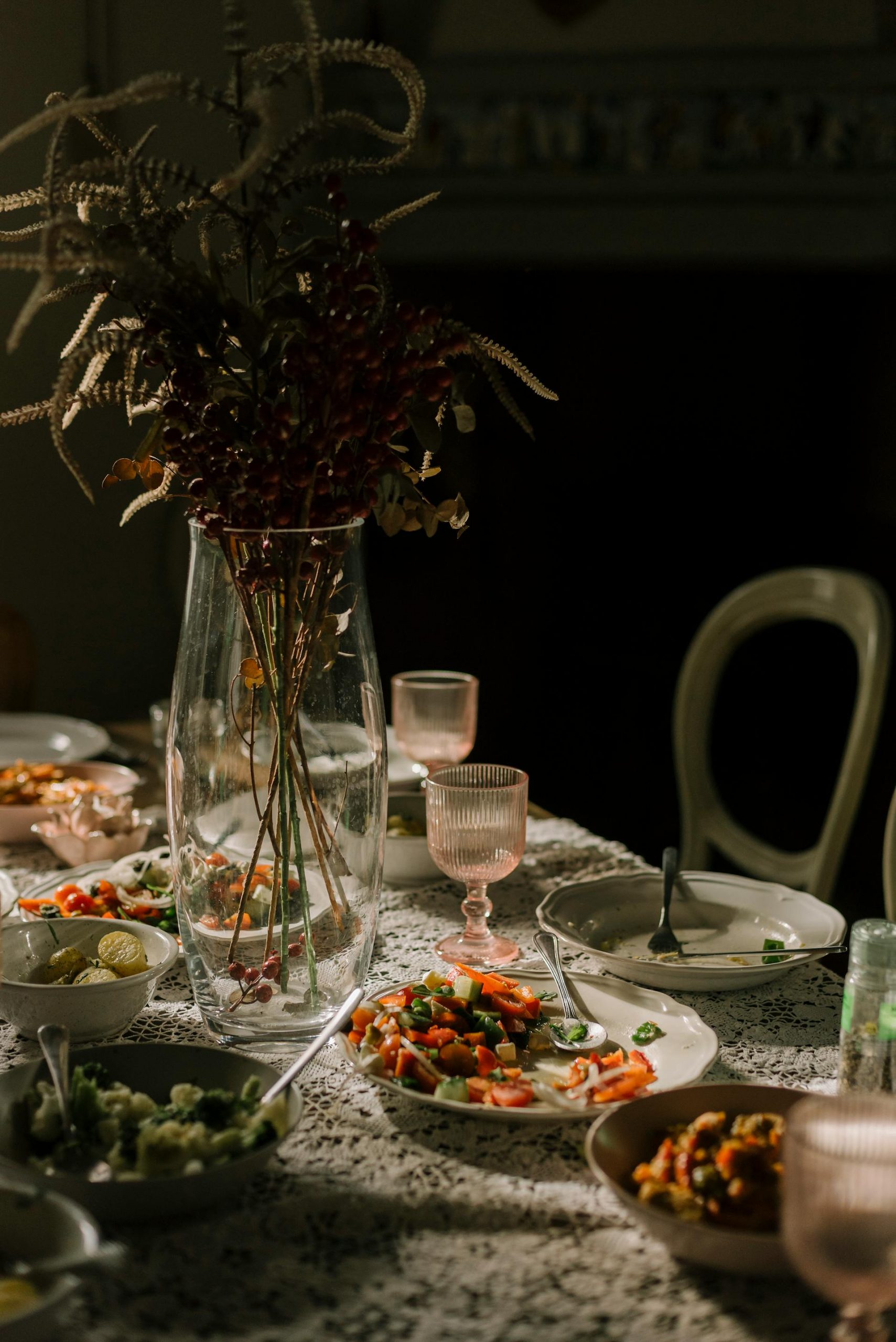 Unfinished food, plates, and glasses lying on a dinner table | Source: Pexels