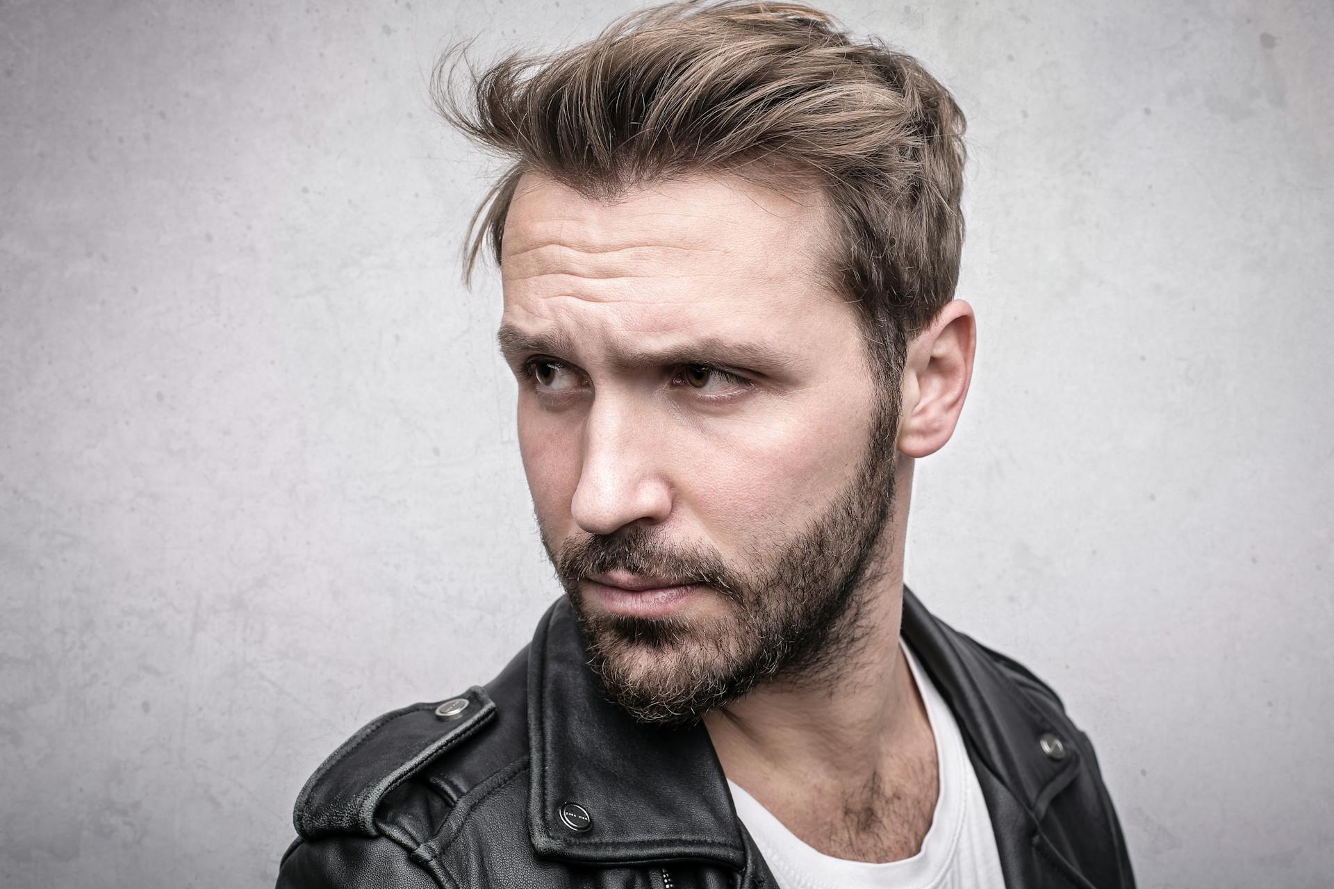 A man frowning | Source: Pexels