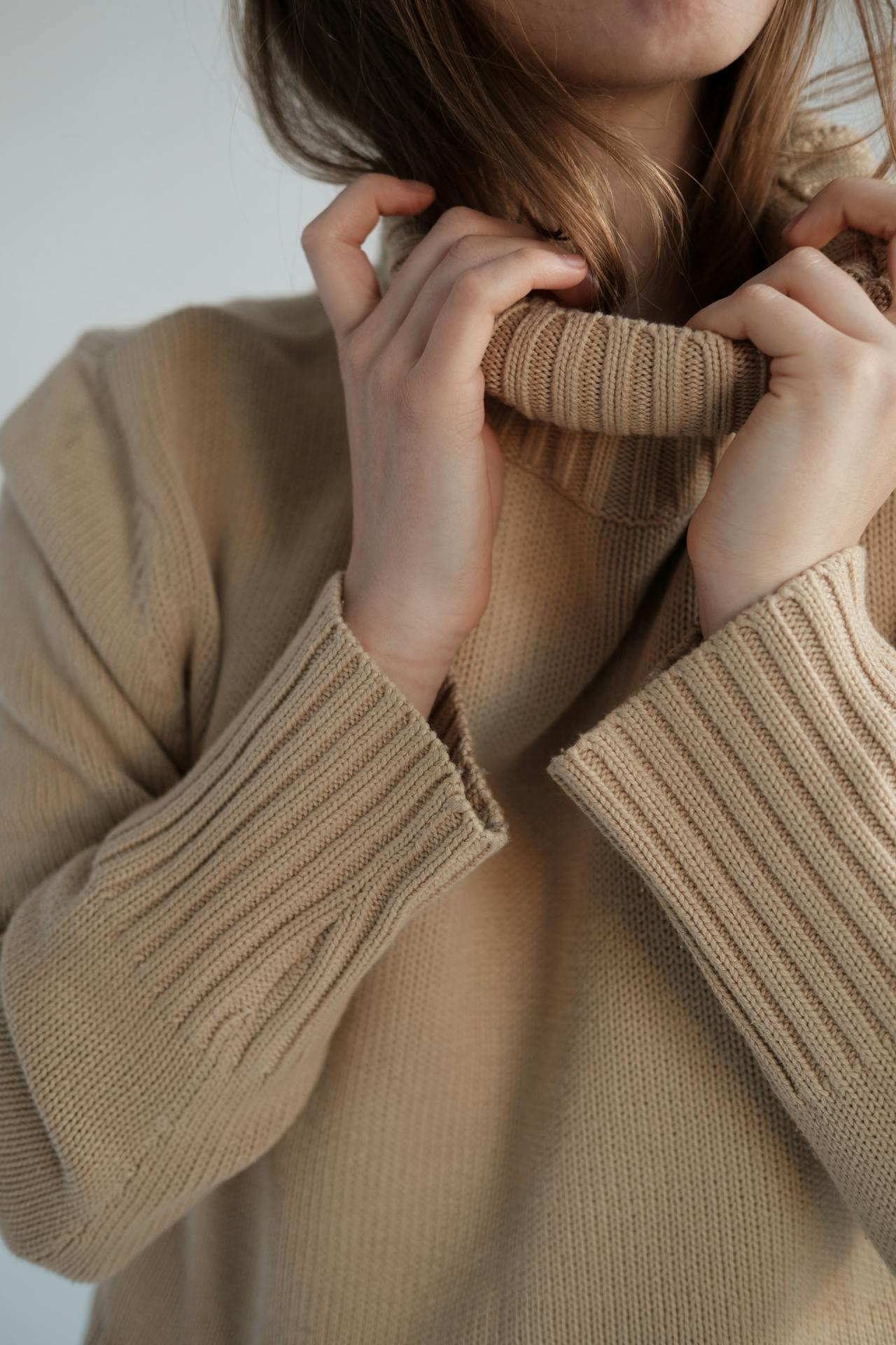 A woman wearing a beige sweater | Source: Pexels