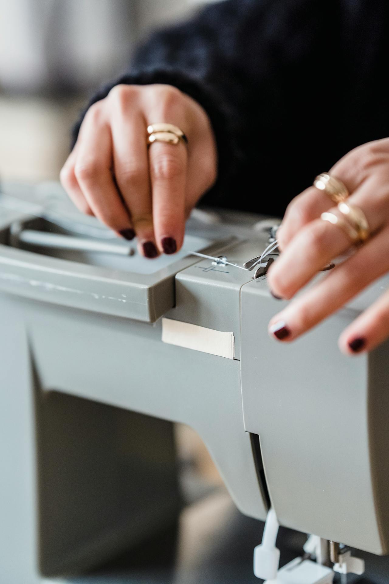 Close-up shot of a woman using a sewing machine | Source: Pexels
