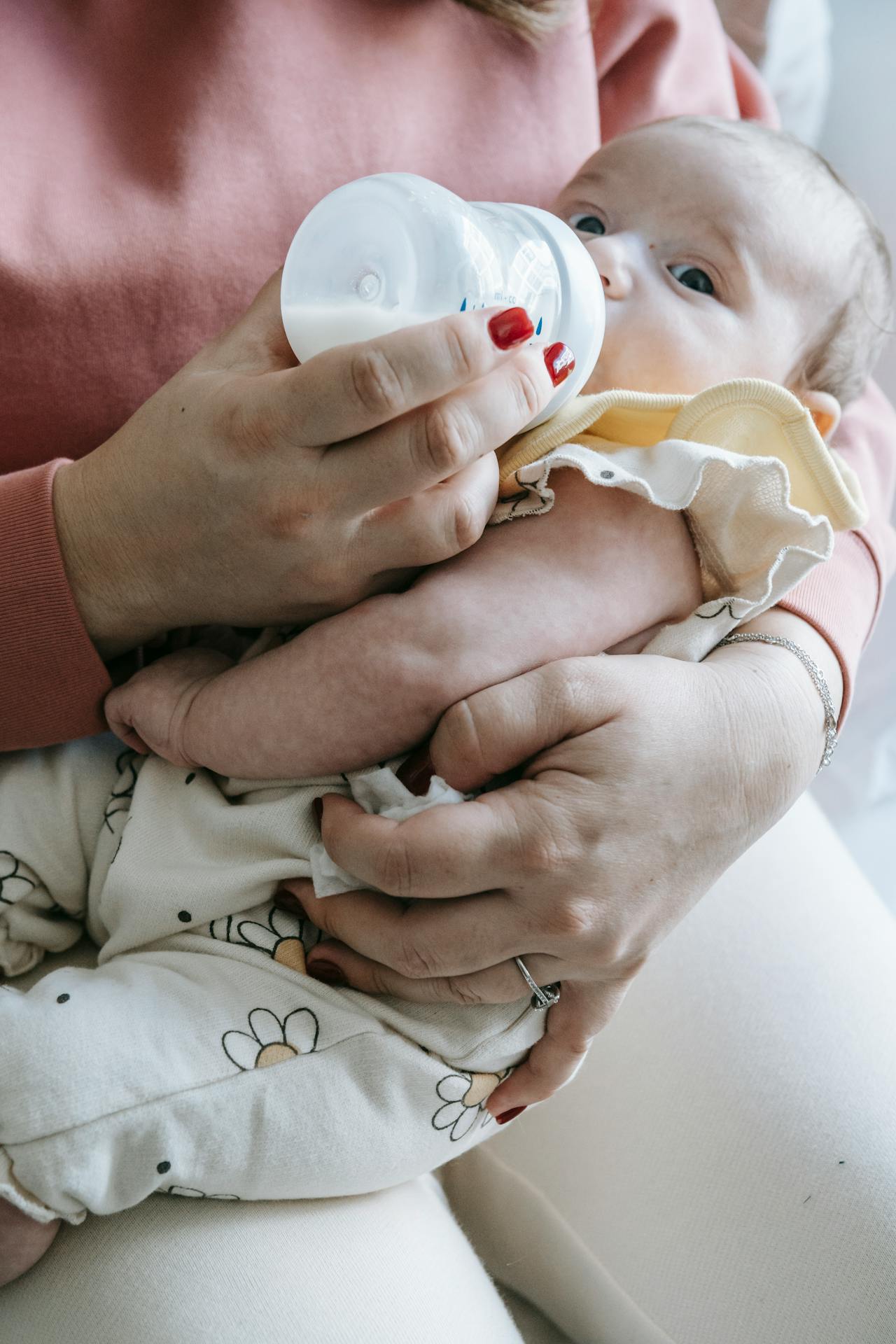 A woman feeding her baby | Source: Pexels