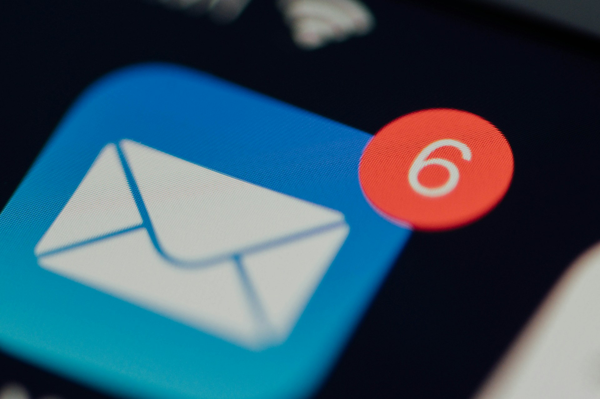 Close-up shot of an email app on a device | Source: Unsplash
