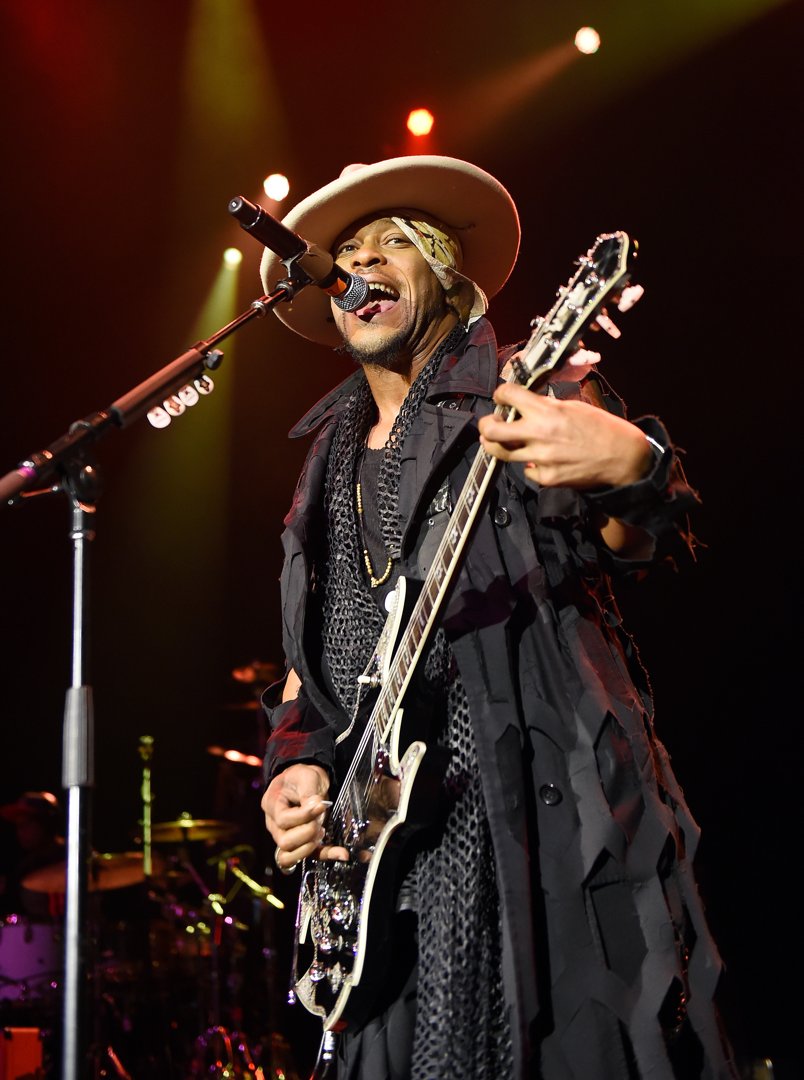 D'Angelo Family Speaks Out After His Death Femanin(02)