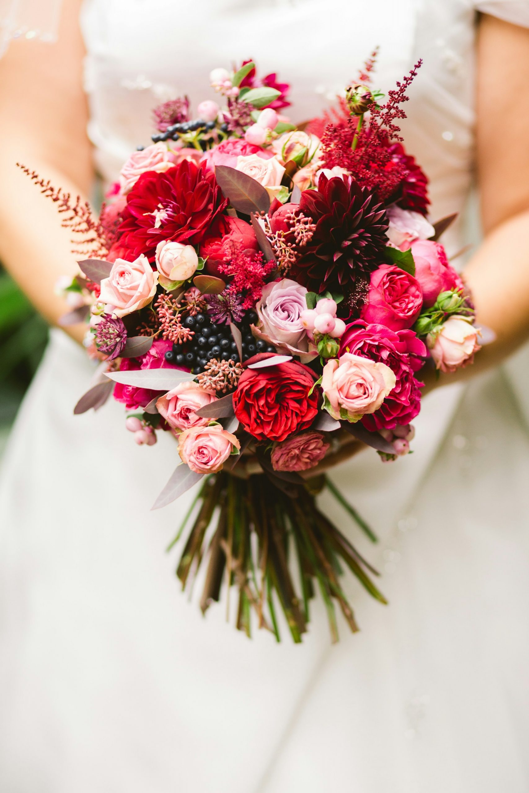 A bride holding a bouquet of flowers | Source: Unsplash
