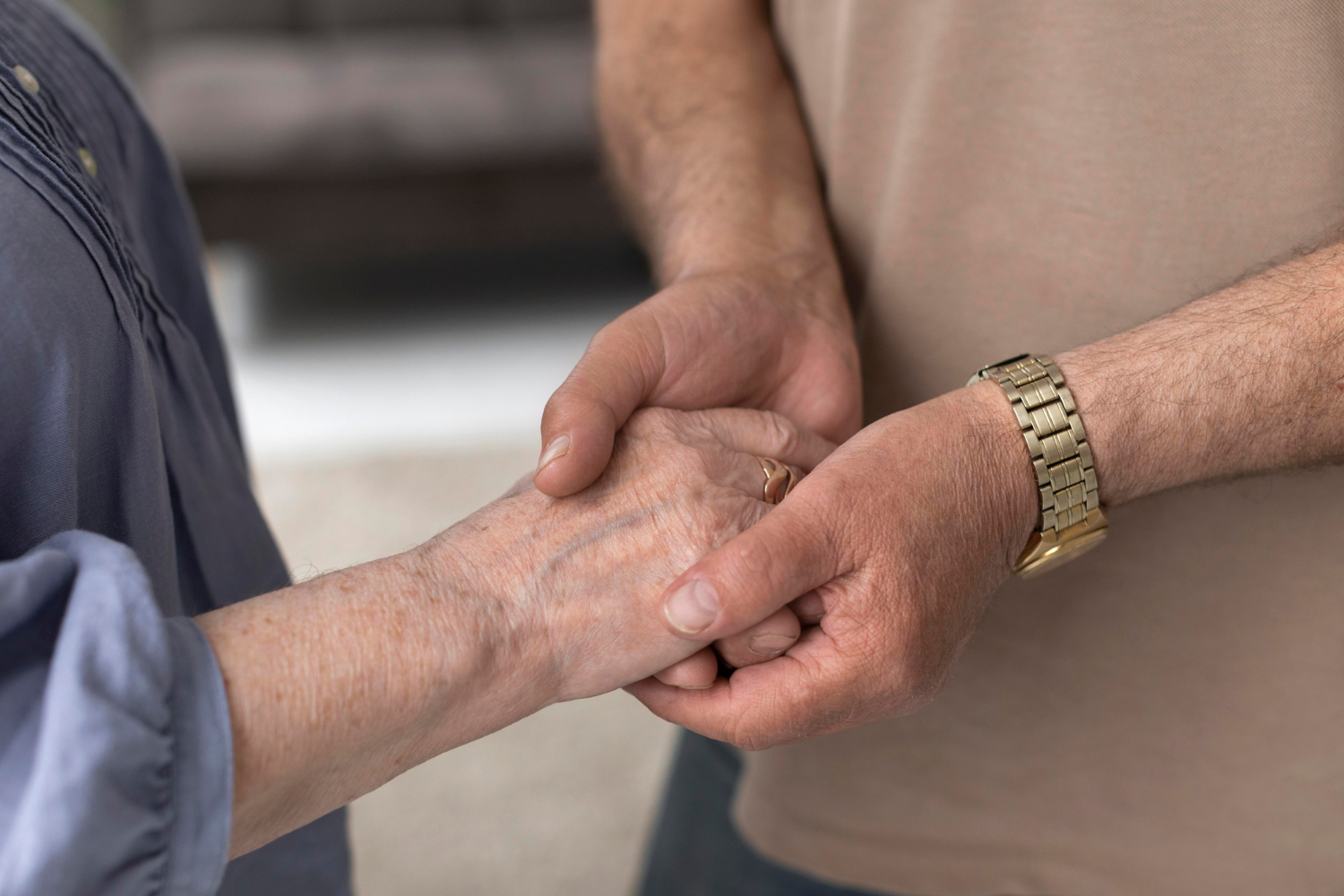 A man holding a senior woman's hand | Source: Freepik