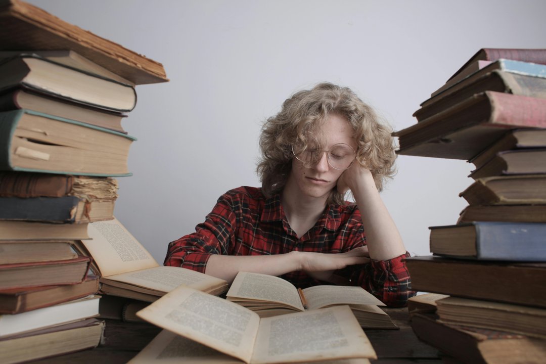 A guy in college studying | Source: Pexels