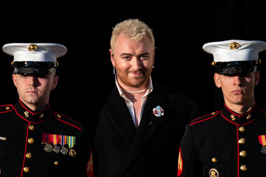Sam Smith performs on the South Lawn of the White House on December 13, 2022 | Source: Getty Images