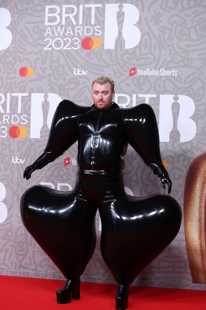 Sam Smith poses on the red carpet at the BRIT Awards on February 11, 2023 | Source: Getty Images