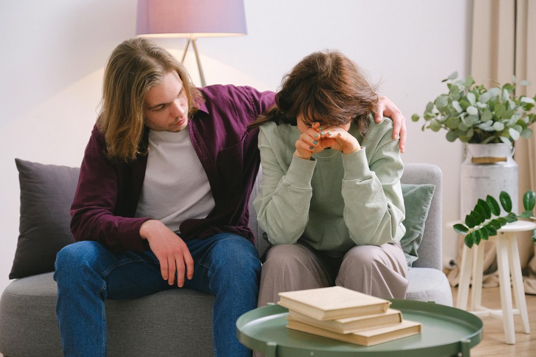 A frustrated young couple | Source: Pexels