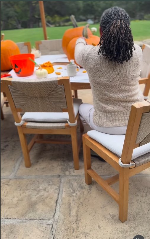 Meghan's mother, Doria Ragland, is seen carving pumpkins, from a post dated October 26, 2025 | Source: Instagram/meghan
