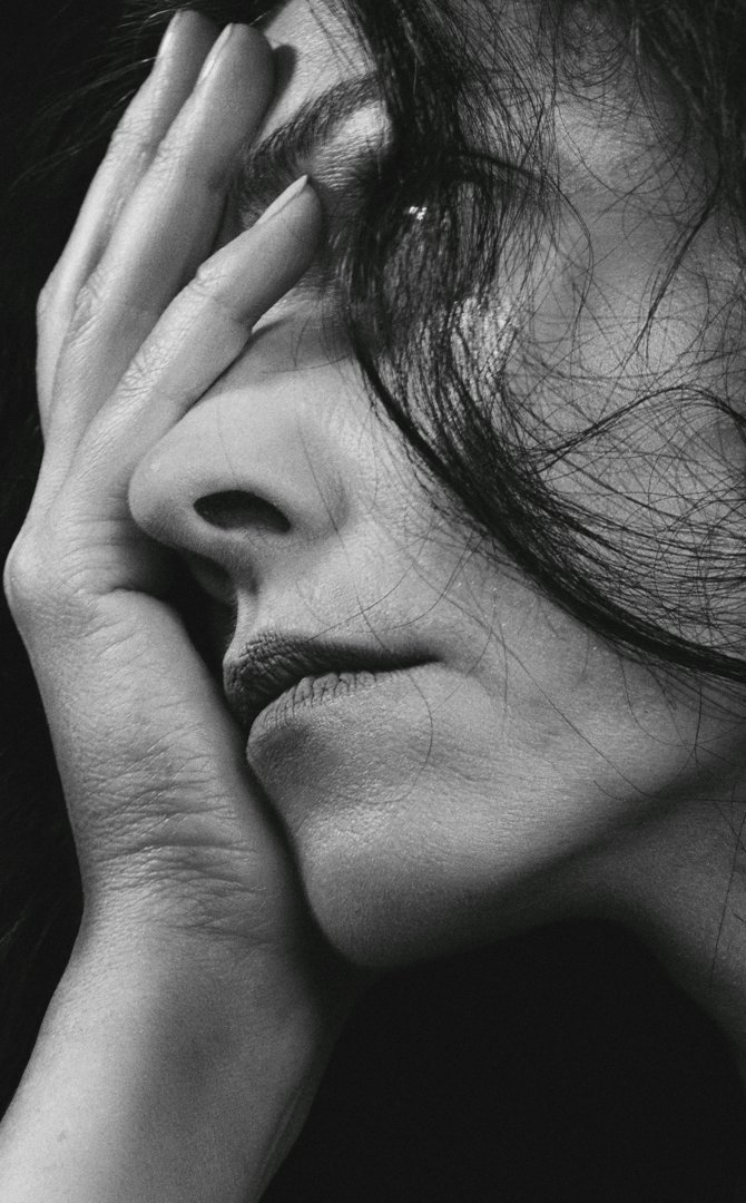 A close-up of an unhappy woman | Source: Pexels