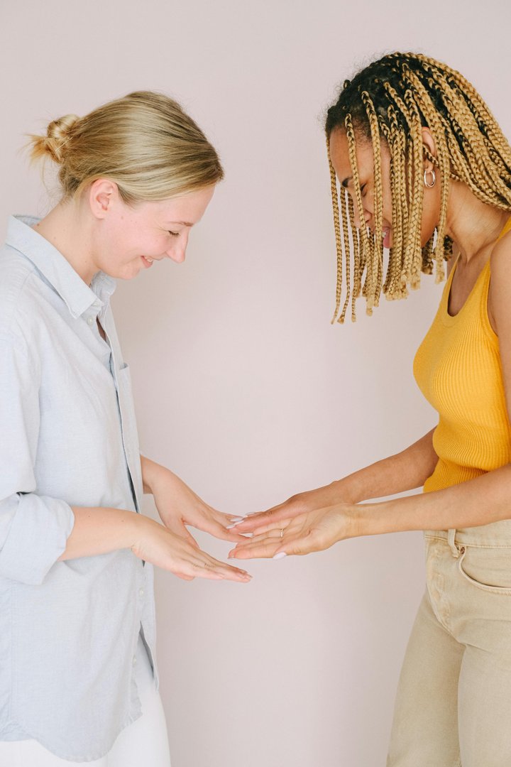 Two happy women | Source: Pexels