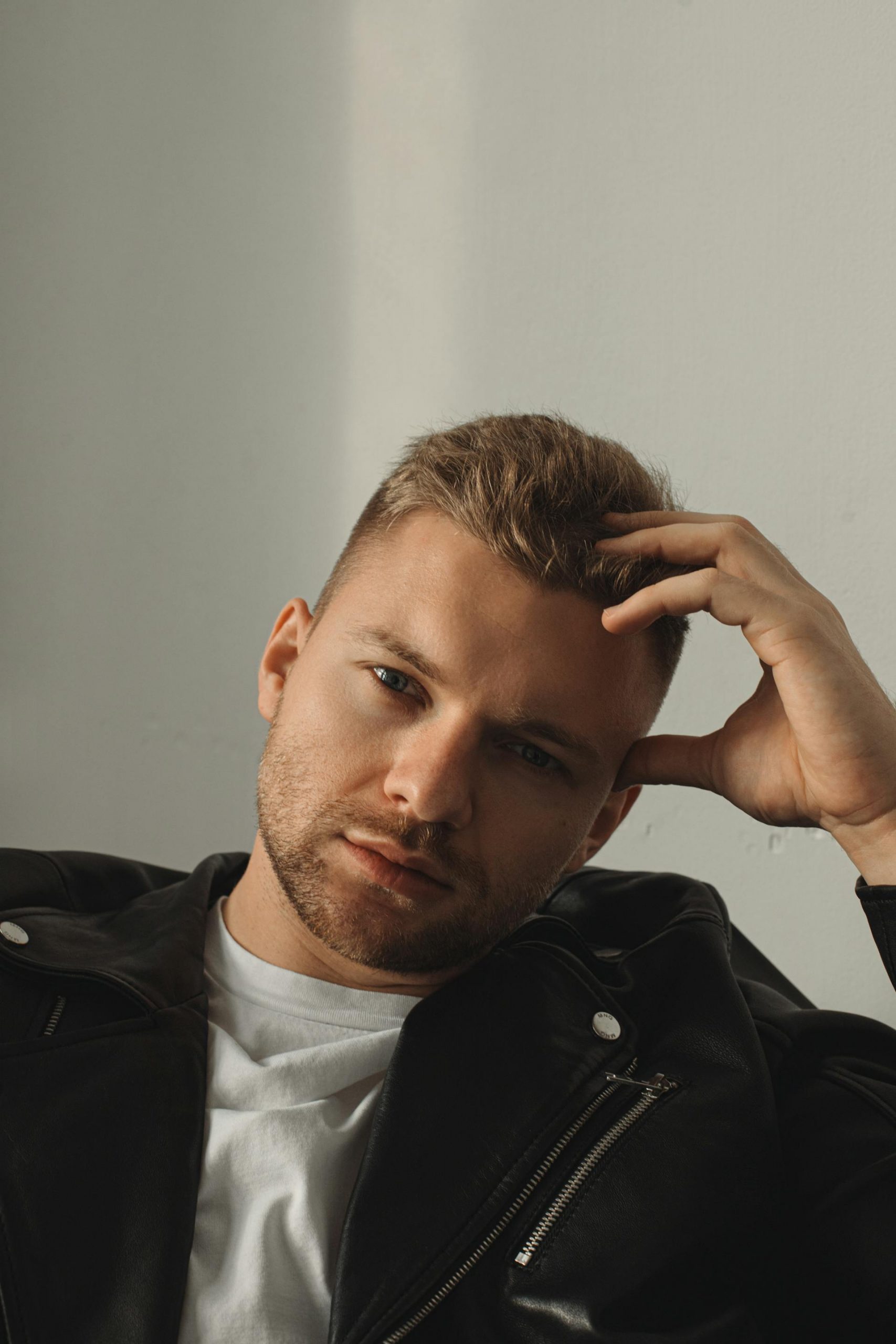 A thoughtful man looking at someone | Source: Pexels