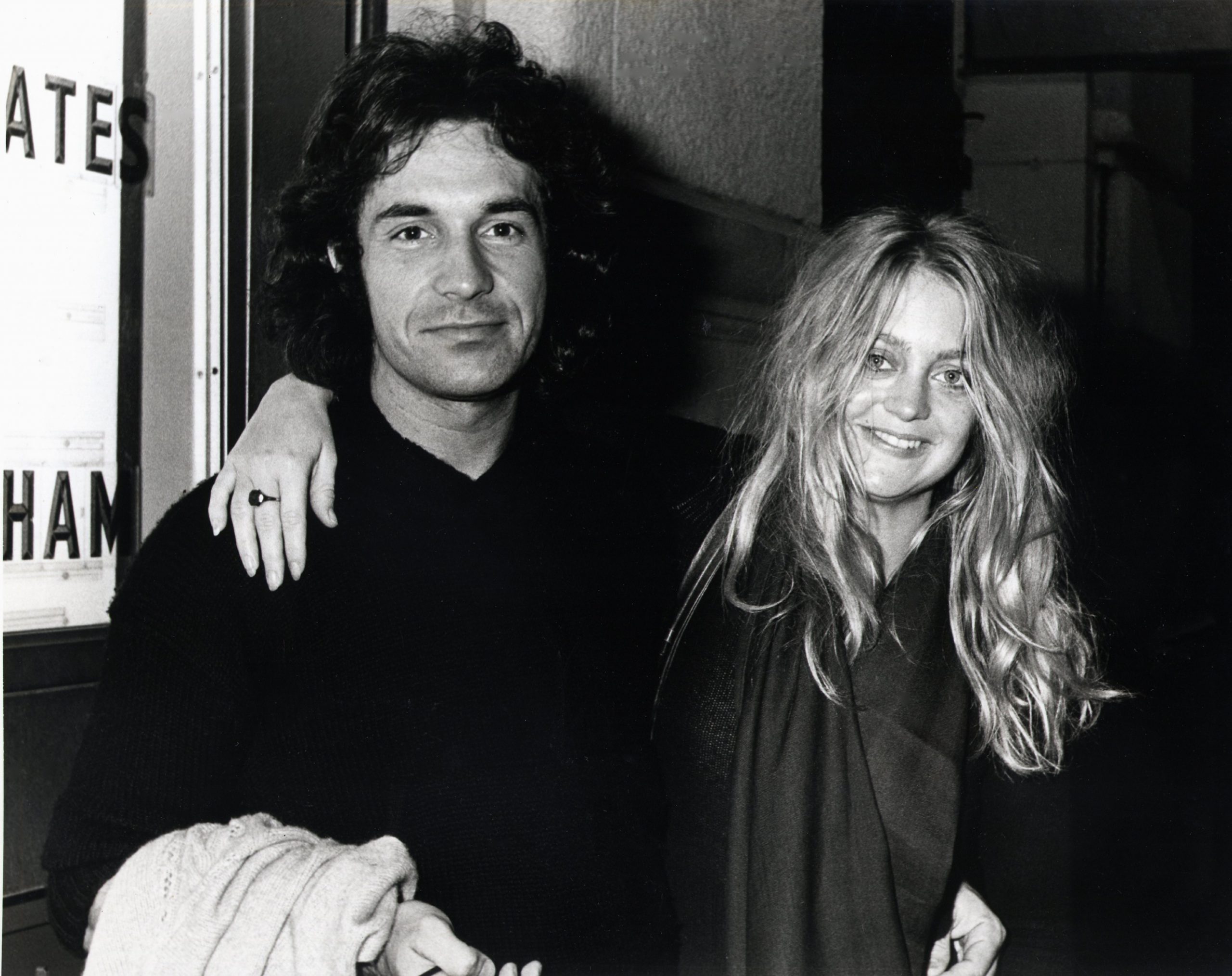Bill Hudson and Goldie Hawn photographed in 1976. | Source: Getty Images