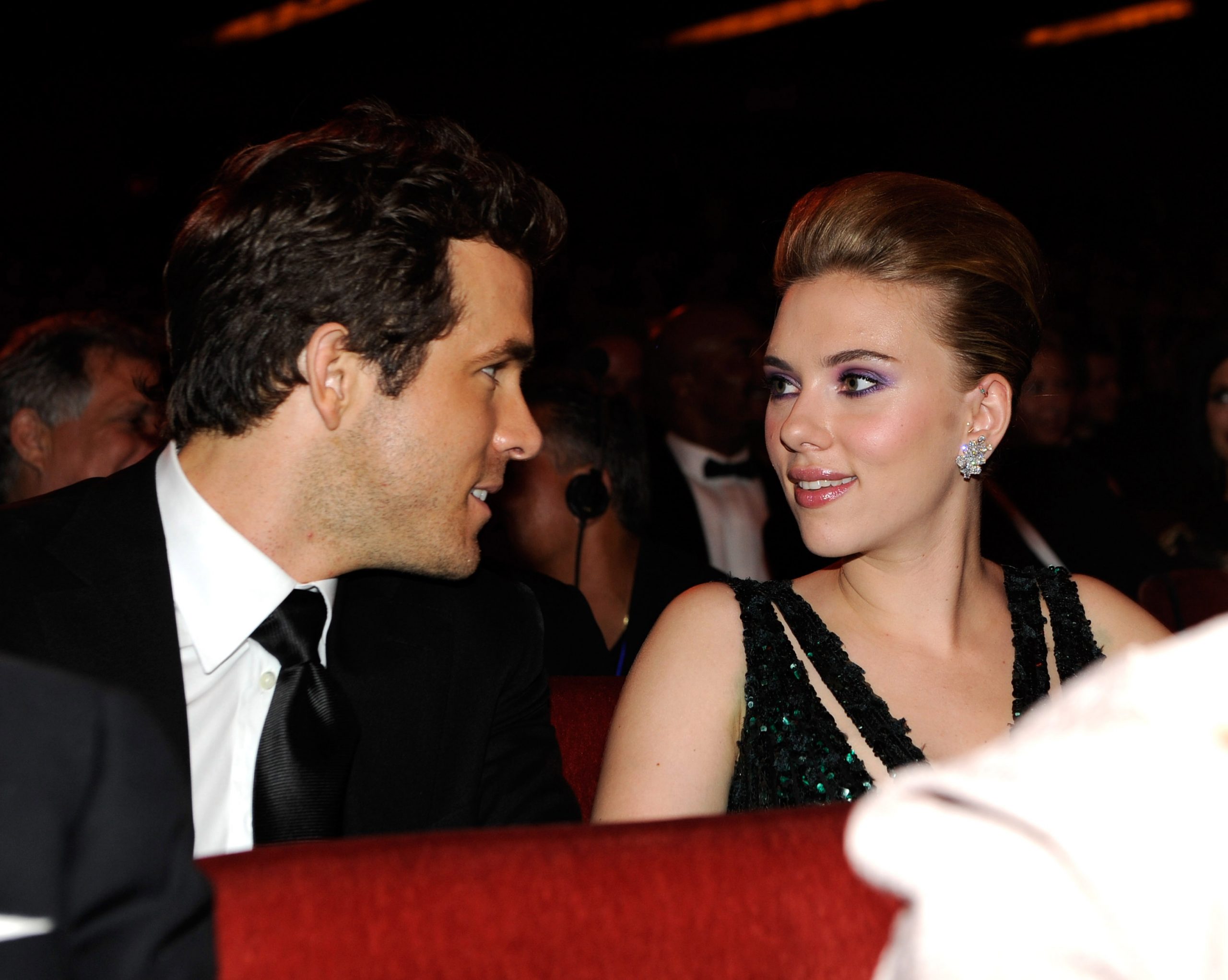 Ryan Reynolds and Scarlett Johansson in the audience at the 64th Annual Tony Awards on June 13, 2010, in New York. | Source: Getty Images