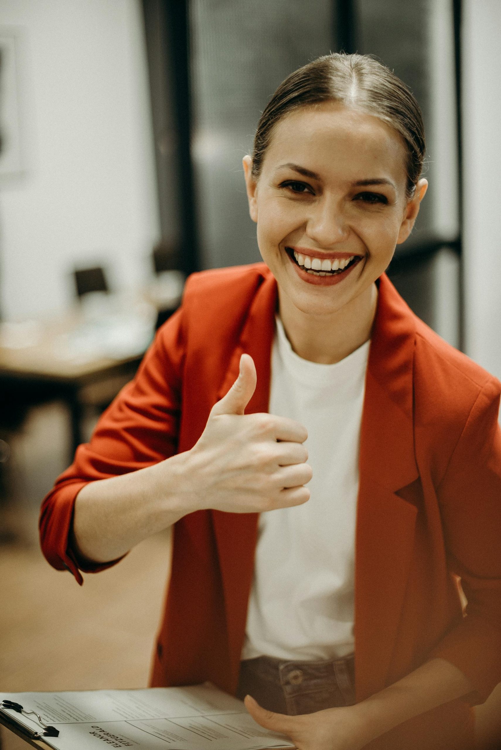 A female colleague giving a thumbs up sign | Source: Pexels